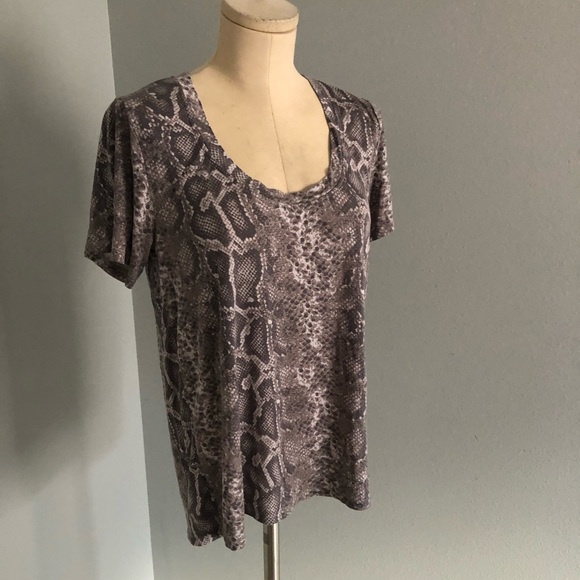 Socialite Tops - Leopard shirt